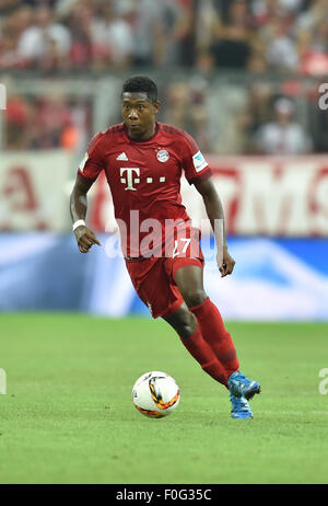 München, Deutschland. 14. August 2015. Münchens David Alaba in Aktion während der deutschen Fußball-Bundesliga-Fußball match zwischen Bayern München und dem Hamburger SV in der Allianz Arena in München, 14. August 2015. Foto: PETER KNEFFEL/Dpa/Alamy Live News Stockfoto