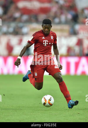 München, Deutschland. 14. August 2015. Münchens David Alaba in Aktion während der deutschen Fußball-Bundesliga-Fußball match zwischen Bayern München und dem Hamburger SV in der Allianz Arena in München, 14. August 2015. Foto: PETER KNEFFEL/Dpa/Alamy Live News Stockfoto