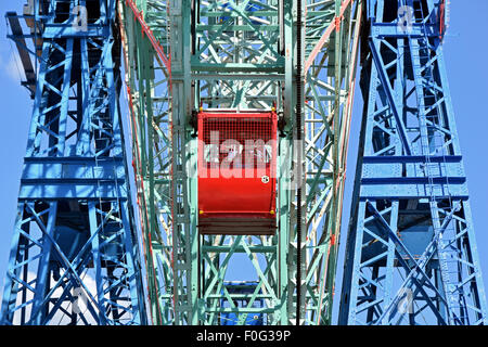 Ein sich bewegendes rotes Auto auf das Wonder Wheel in Coney Island, Brooklyn, New York Stockfoto