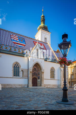 Die farbenfrohen St.-Markus-Kirche ist eines der ältesten Gebäude in Zagreb und eines seiner Symbole Stockfoto
