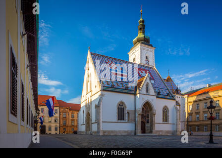 Die farbenfrohen St.-Markus-Kirche ist eines der ältesten Gebäude in Zagreb und eines seiner Symbole Stockfoto