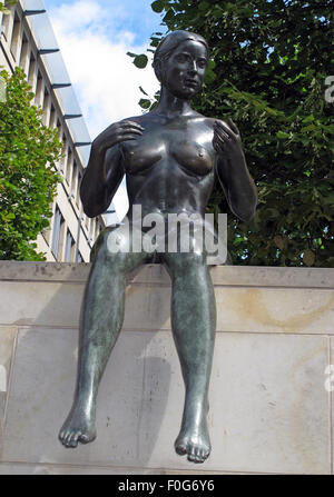 Drei Mädchen und ein Junge von Wilfried Fitzenreiter - Statue durch die Spree entlang, Moabit, Berlin, Deutschland, Frontansicht Stockfoto