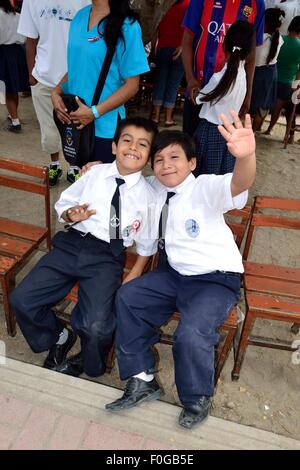 Leistung Day - Miguel Grau Schule in PUERTO PIZARRO. Abteilung von Tumbes. Peru Stockfoto
