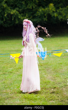 Frau verkleidet als Fee an der New Forest Fairy Festival, Burley, Hampshire, UK im August Credit: Carolyn Jenkins/Alamy Live News Stockfoto