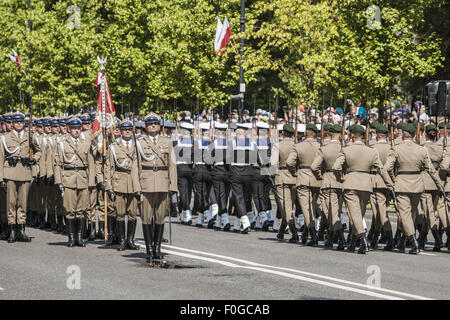 Warszawa, Mazowieckie, Polonia. 15. August 2015. Militärparade in den Straßen von Warschau während der Feierlichkeiten der Army Forces Day. Bildnachweis: Celestino Arce/ZUMA Draht/Alamy Live-Nachrichten Stockfoto