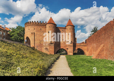 Die Barbakane ist das Tor zur Altstadt und integriert die Stadt Wand, Warschau, Masowien, Polen, Europa Stockfoto