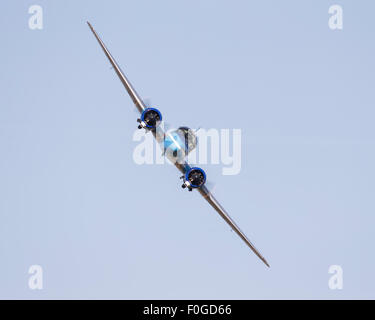 Avro Anson 19 fliegen am Flugplatz Old Warden Stockfoto