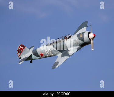 Yak - 3M russischen WW2 Kämpfer und Boden-Angriff Flugzeug fliegt Stockfoto