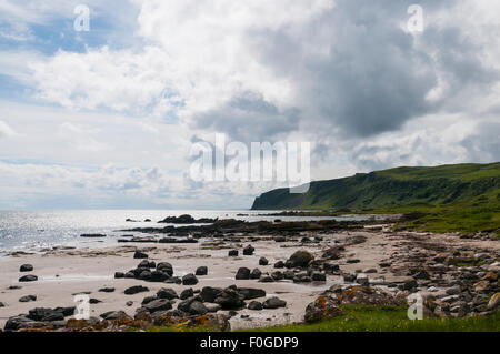 Blick in Richtung Bennan Head von Kildonan Küstenlinie, Isle of Arran, Schottland Stockfoto