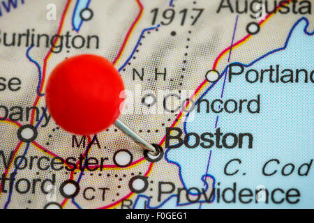 Nahaufnahme von roten Pin auf einer Karte von Boston, USA Stockfoto