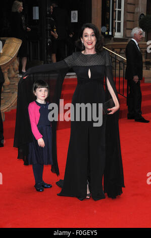 London, UK, 11. August 2015, Raquel Cassidy besucht BAFTA Sonderpreis Ehrung für ITV Downton Abbey im Richmond Theatre für besondere Hommage-Programm namens "Bafta feiert Downton Abbey", die später in Jahr ausgestrahlt werden. Stockfoto