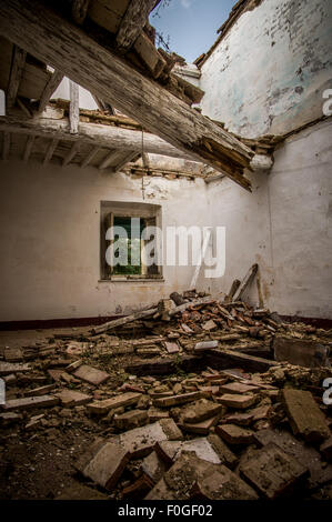 Verlassenes Haus in Toiano, kleine Geisterstadt in der Toskana, Italien Stockfoto