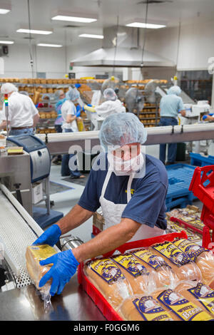 Salt Lake City, Utah - freiwillige Arbeit in der Bäckerei in der Mormonenkirche Welfare Square Komplex. Stockfoto