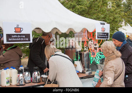 Sydney, Australien. 15. August 2015. Jedes Jahr veranstaltet die deutsche internationale Schule in Terrey Hills Sydney einen Winter Weihnachtsmarkt mit Ständen, traditionelle deutsche Küche und Wein und zahlreiche Veranstaltungen zur Unterhaltung der Kinder, die teilnehmen. Bildnachweis: model10/Alamy Live-Nachrichten Stockfoto