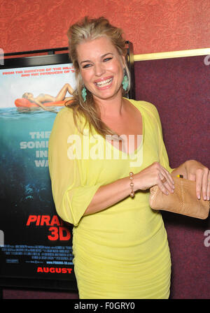 LOS ANGELES, CA - 18. August 2010: Rebecca Romijn an der Los-Angeles-premiere von "Piranha 3D" in Manns Chinese 6 Theatre, Hollywood. Stockfoto