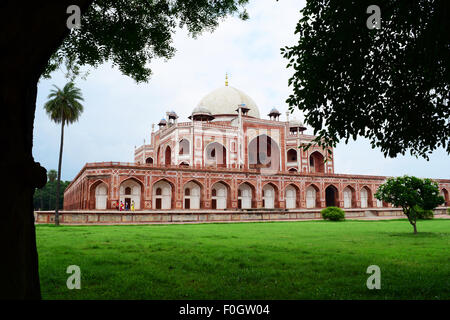 Humayun Grab Delhi Indien Humayuns Grab und Blick auf den Garten Stockfoto