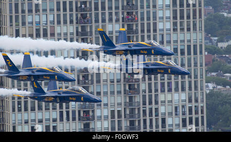 Chicago, IL, USA. 15. August 2015. Chicago, Illinois, USA - U.S. Navy Blue Angels Flight Demonstration Squadron auf der 2015 Chicago Air & Wasser Show in Chicago, IL durchführen. © Csm/Alamy Live-Nachrichten Stockfoto