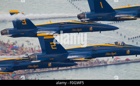 Chicago, IL, USA. 15. August 2015. Chicago, Illinois, USA - U.S. Navy Blue Angels Flight Demonstration Squadron auf der 2015 Chicago Air & Wasser Show in Chicago, IL durchführen. © Csm/Alamy Live-Nachrichten Stockfoto