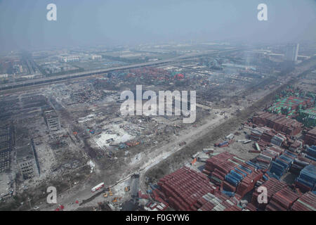 Tianjin. 16. August 2015. Foto aufgenommen am 16. August 2015 zeigt die Explosion Website in Nord-China Tianjin Municipality. Insgesamt 112 Leichen gefunden wurden, und 95 Personen blieben vermisst, darunter 85 Feuerwehrleute, nachdem massive Lager Explosionen Nord-China Tianjin City Mittwochabend erschüttert, Beamte sagte auf einer Pressekonferenz am Sonntag Morgen. © Wang Haobo/Xinhua/Alamy Live-Nachrichten Stockfoto