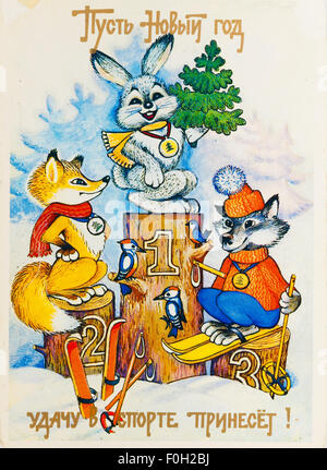 UdSSR - ca. 1985: Reproduktion von antiken Postkarte zeigt Hase, Fuchs und wolf, sitzen auf den Preis stellen im Winterwald, ca. Stockfoto