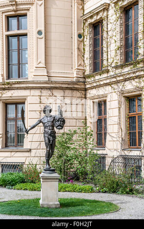 David Sculpture mit dem Leiter von Goliath, Schweriner Schloss, Mecklenburg-Vorpommern, Deutschland Stockfoto