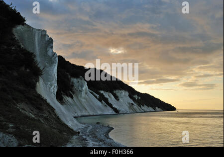 Blick von der Erdrutsch am Store Taler in Richtung Jydeleje Fald und Slotsgavlene, Møns Klint, Møn, Dänemark, Juli 2009 Stockfoto