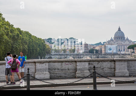 Mitte Sommer in Rom, leer von italienischen, voller Touristen Stockfoto