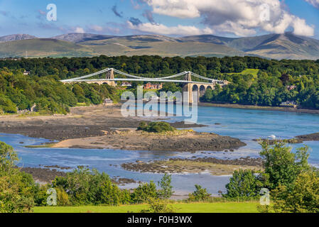 Telford Menai Bridge Aussetzung des bearbeiteten Eisens. Menai Strait Gwynedd, Nordwales. Snowdonia Gebirge Stockfoto