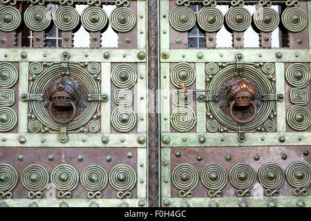 Detail einer alten Metall Tür gesehen in Freiburg, Deutschland Stockfoto