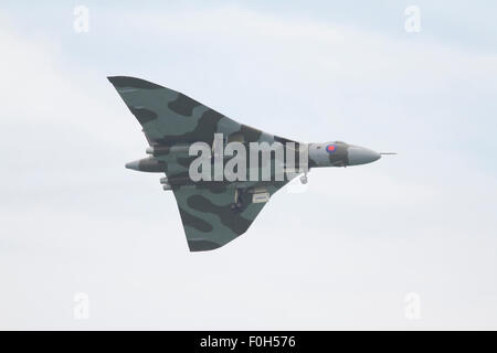 Eastbourne, Vereinigtes Königreich. 15. August 2015. Avro Vulcan XH558 The Spirit Of Great Britain zeigt zum letzten Mal über das Meer in Eastbourne International Airshow 2015. Bildnachweis: Keith Larby/Alamy Live-Nachrichten Stockfoto