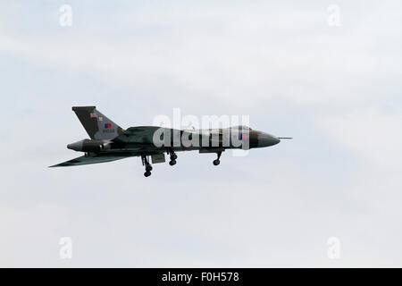 Eastbourne, Vereinigtes Königreich. 15. August 2015. Avro Vulcan XH558 The Spirit Of Great Britain zeigt zum letzten Mal über das Meer in Eastbourne International Airshow 2015. Bildnachweis: Keith Larby/Alamy Live-Nachrichten Stockfoto