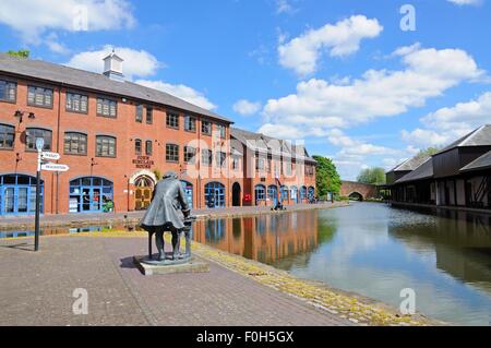 Statue des Ingenieurs James Brindley in der Kanal-Becken, Coventry, West Midlands, England, Vereinigtes Königreich, West-Europa. Stockfoto