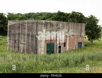 Deutsche Bunker aus dem zweiten in der Ortschaft Fiemel Stockfoto