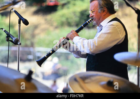 Acker Bilk auf der Bühne in Hastings. East Sussex. Juli 1999 Stockfoto