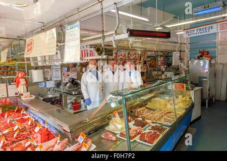 Traditionelle Metzger Shop. St Leonards on Sea, Hastings, East Sussex, England. Großbritannien Stockfoto