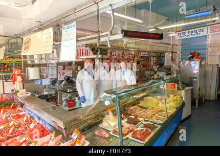 Traditionelle Metzger Shop. St Leonards, Sussex, England. Großbritannien Stockfoto