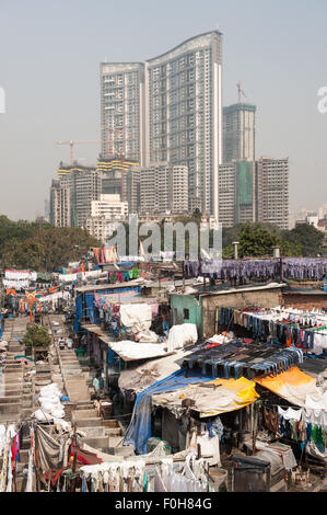 Mumbai, Indien. Mahalaxmi Dhobi Ghat im Freien unter freiem Himmel Wäscherei, einer der wichtigsten Touristenattraktionen von Mumbai. Stockfoto