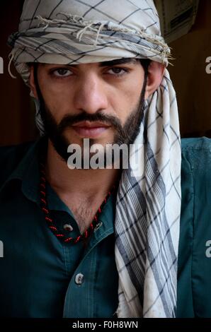 Pakistanische Paschtunen Mann Modelle mit Kopftuch und Halskette Peshawar Pakistan Stockfoto