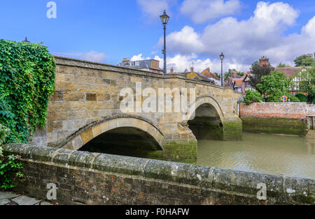 Historischen britischen Brücke über den Fluss Arun in Arundel, West Sussex, England, UK. Stockfoto