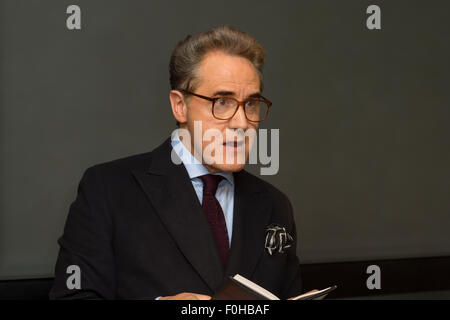 Peter York, Autor und Kommentator bei der Vorstellung von seinem Buch, Authentizität ist A Con, Bestandteil der Provokation Serie von Büchern. Stockfoto