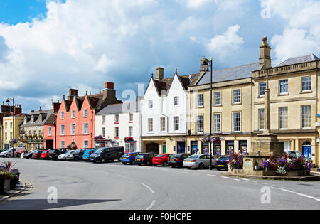 Die breite Hauptstraße von Chipping Sodbury, eine Marktstadt in Gloucestershire, England UK Stockfoto