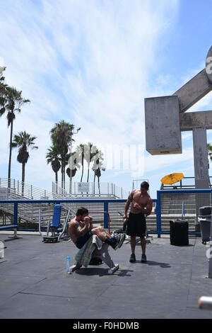 USA Kalifornien CA Los Angeles Venice Beach Muscle Beach Menschen arbeiten in einem öffentlichen Bereich Stockfoto