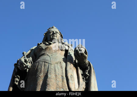 Königin Victoria Statue außerhalb der Stadt Halle in South Shields, England. Königin Victoria regierte von 1837 bis 1901. Stockfoto