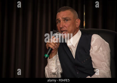 Ex Fußballer, jetzt Schauspieler, Vinnie Jones an ein Publikum mit Vinnie Jones in Essex, 2015. Stockfoto