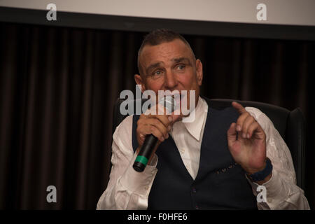 Ex Fußballer, jetzt Schauspieler, Vinnie Jones an ein Publikum mit Vinnie Jones in Essex, 2015. Stockfoto