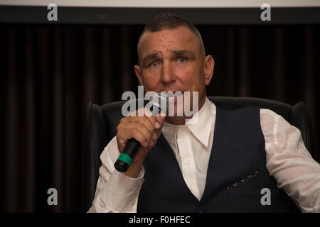 Ex Fußballer, jetzt Schauspieler, Vinnie Jones an ein Publikum mit Vinnie Jones in Essex, 2015. Stockfoto