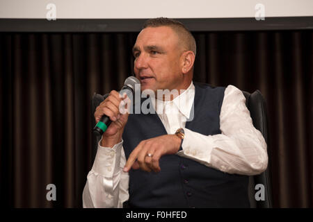 Ex Fußballer, jetzt Schauspieler, Vinnie Jones an ein Publikum mit Vinnie Jones in Essex, 2015. Stockfoto