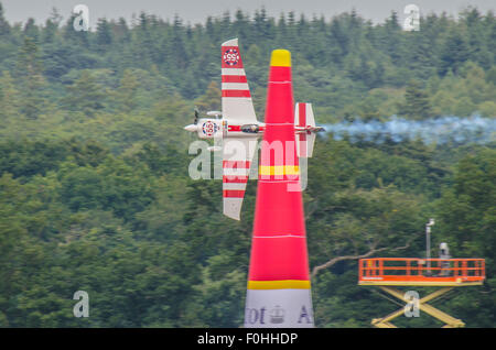 Paul Bonhomme. Die fünfte Runde des Red Bull Air Race Series statt um eine Schaltung in der Arena der Pferderennbahn Ascot Stockfoto