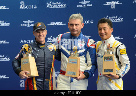 Preisgekrönte Piloten. Die fünfte Runde des Red Bull Air Race Series statt um eine Schaltung in der Arena der Pferderennbahn Ascot Stockfoto