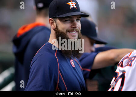 Houston, TX, USA. 16. August 2015. Houston Astros Krug Dallas Keuchel #60 auf der Trainerbank ab, während die MLB Baseball-Spiel zwischen den Houston Astros und die Detroit Tigers von Minute Maid Park in Houston, TX. © Csm/Alamy Live-Nachrichten Stockfoto